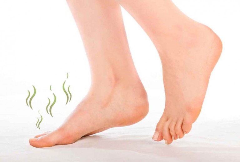Les astuces pour en finir avec les odeurs des pieds