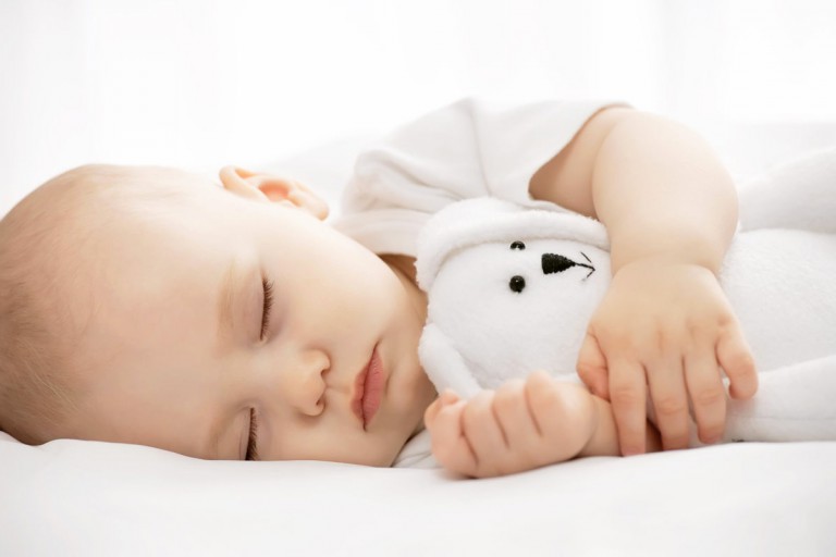 Pour ou contre faire dormir son enfant dans la chambre des parents ?