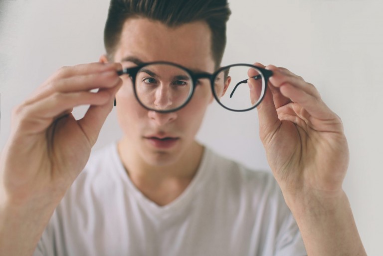 La myopie des yeux : symptômes, causes et traitements